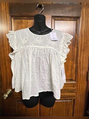 Jessica Simpson Chandler Flutter Sleeve Soft White Flowy Blouse